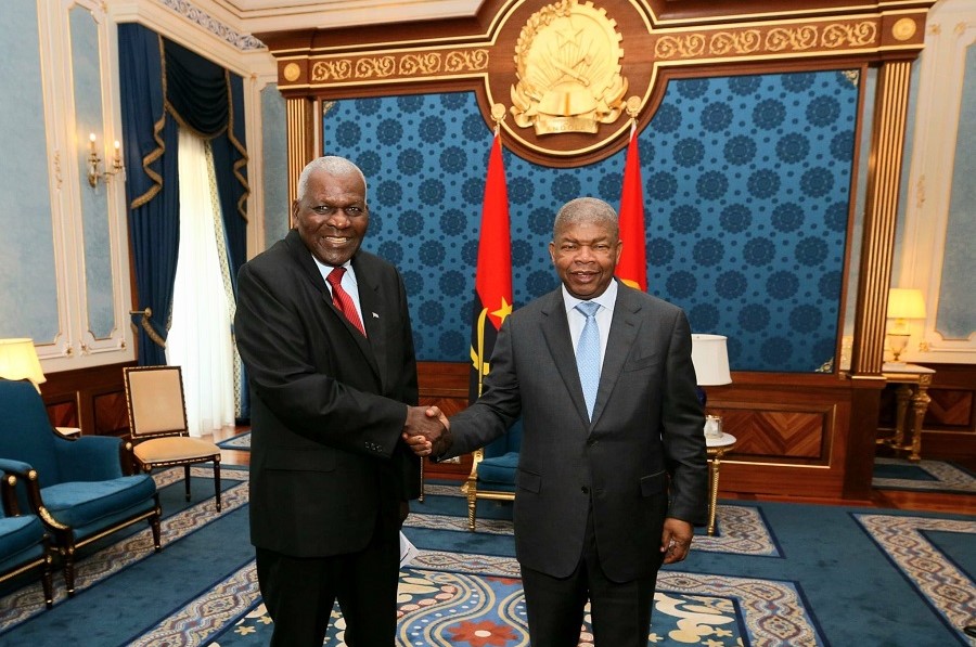 Esteban Lazo wen Angola