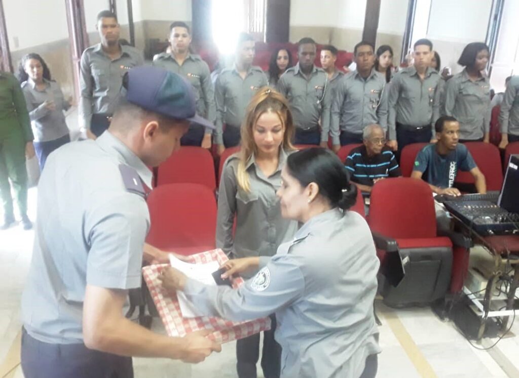 Realizan graduación en la Academia de la PNR Mártires de Tarará