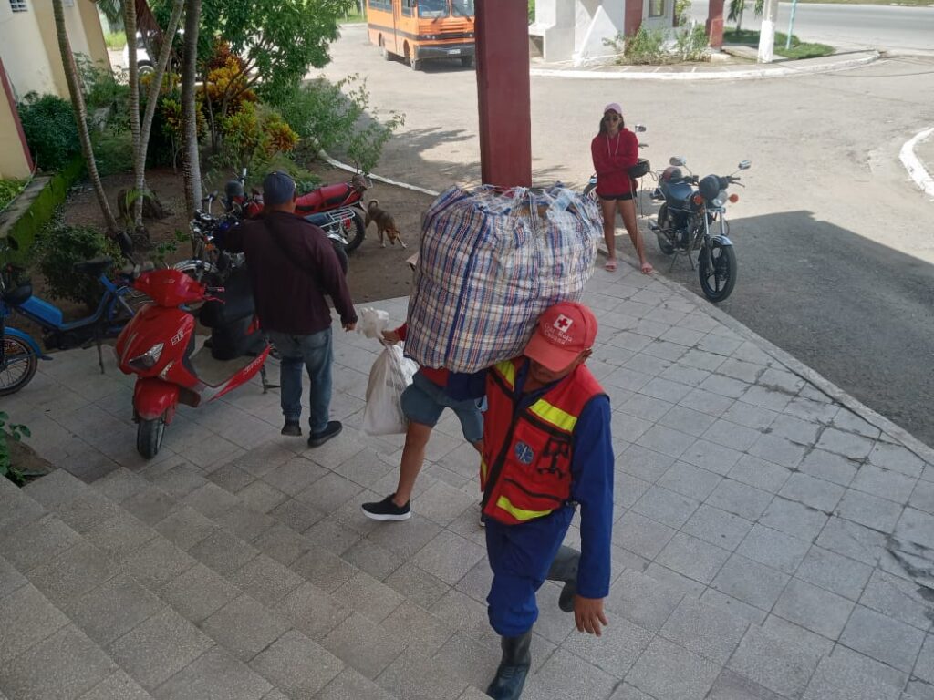 De Miradero y Gamboa en Río Cauto a centros de evacuación en Las Tunas