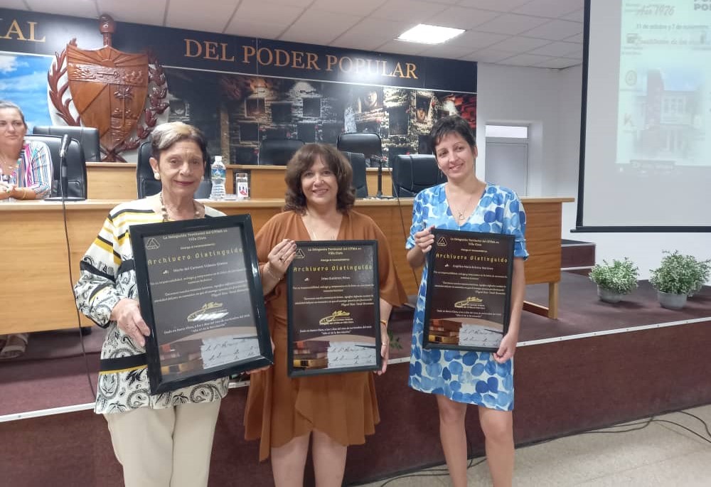 Reconocen en Villa Clara a profesionales vinculados a la Gestión y al Patrimonio documental