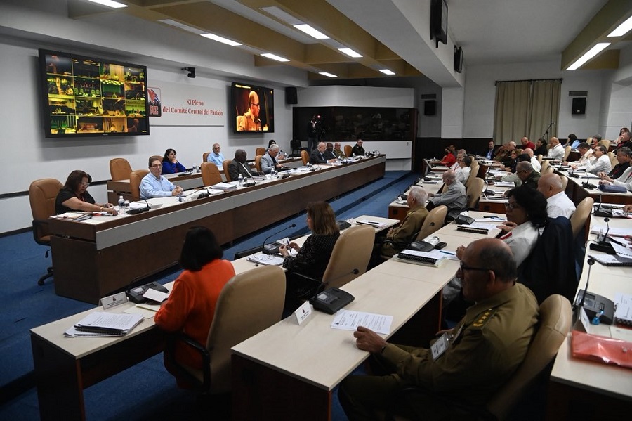 Díaz-Canel en el XI Pleno: «Cada día de la Revolución es una victoria»