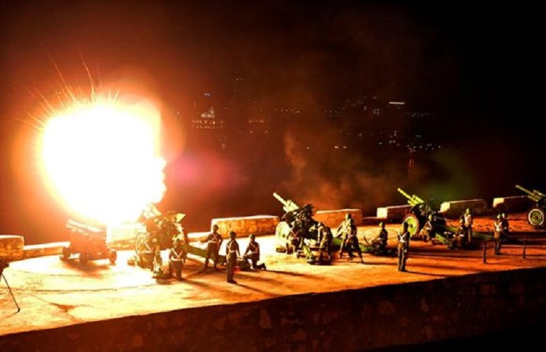 las 12 de la noche del 31 de diciembre se dispararán 21 salvas de artillería desde la fortaleza San Carlos de la Cabaña, en saludo al aniversario 67 del triunfo de la Revolución Cubana.