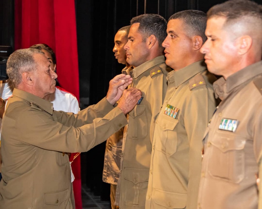 Por la formación académica de postgrado en la enseñanza superior de las FAR