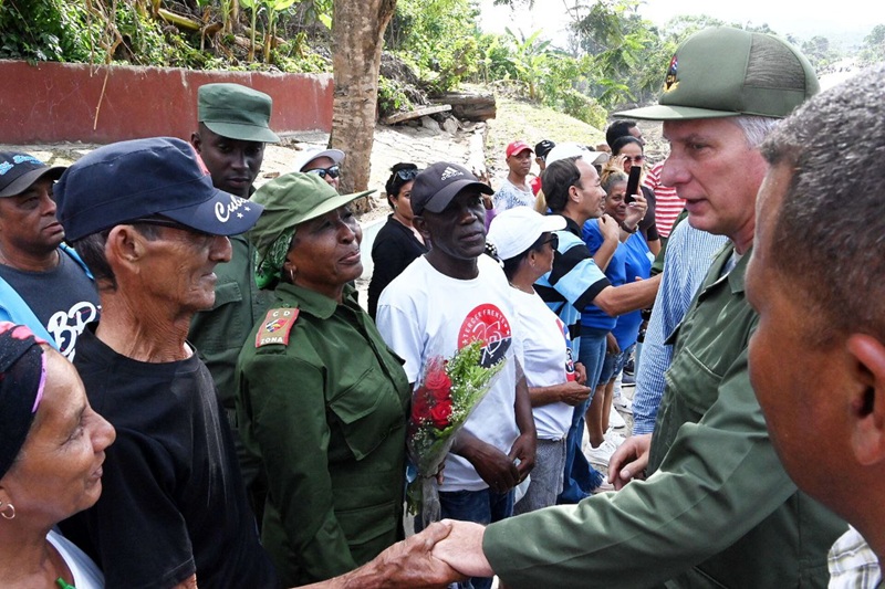 Por sexta semana consecutiva, el Presidente del Consejo de Defensa Nacional, Miguel Díaz-Canel Bermúdez, visita la provincia de Santiago de Cuba, territorio que por la magnitud de los daños del huracán Melissa, se mantiene en fase de recuperación.