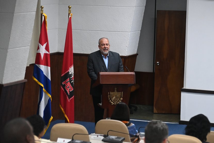 Manuel Marrero Crruz en el XI Pleno del PCC