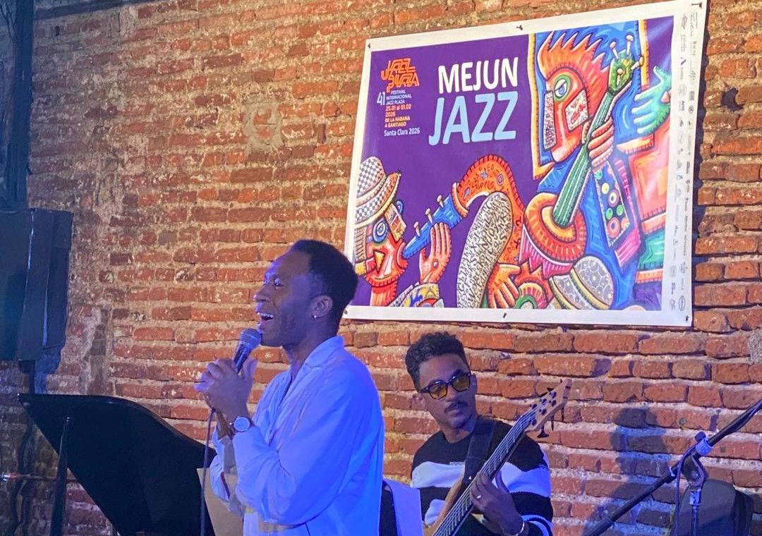 Dayramir González jazzifica El Mejunje de Santa Clara