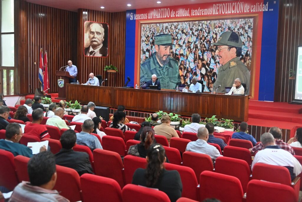 Díaz-Canel en Granma y Holguín