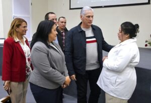 Díaz-Canel visita el hospital Fajardo