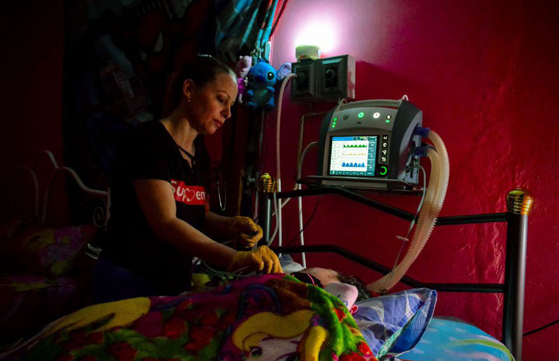 Madres en Holguín agradecen estaciones de energía para sus hijos