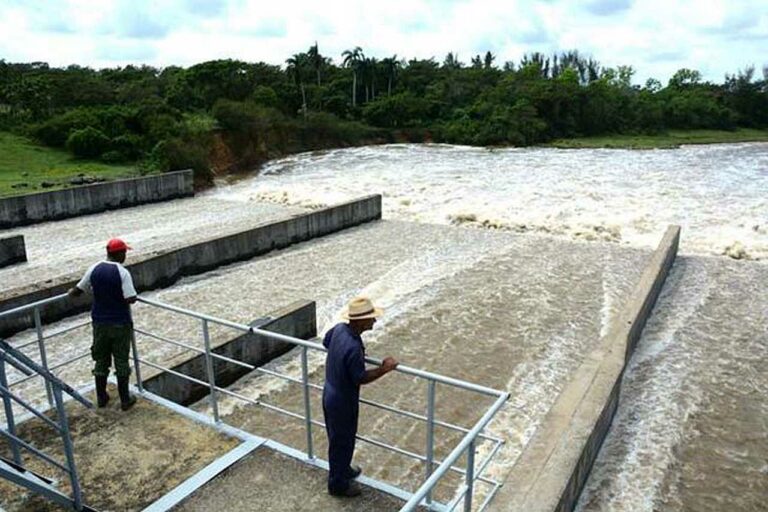 Cienfuegos adopta medidas para mantener servicios de abasto de agua