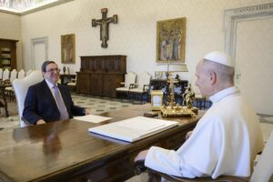 Recibe el Papa a Canciller cubano