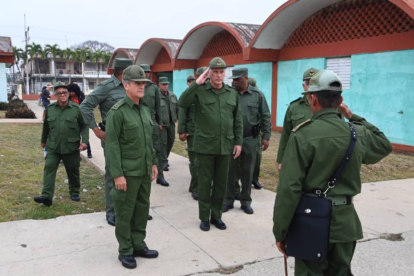 Participa Presidente cubano en Día Nacional de la Defensa