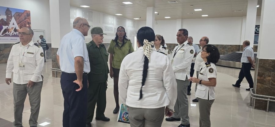 Diputados al Parlamento Cubano constatan labor de la Aduana