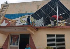 Instalan paneles fotovoltaicos en radioemisoras cubanas