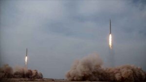 Irán lanza mayor oleada de misiles contra blancos de EE.UU. e Israel