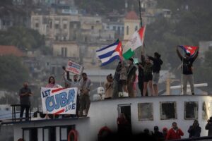 Flotilla “Nuestra América” en puerto de La Habana con carga solidaria desde México