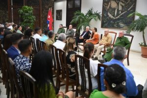 Díaz-Canel a los jóvenes: “Ustedes son el presente y el futuro de Cuba”