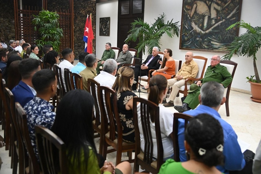 Díaz-Canel a los jóvenes: “Ustedes son el presente y el futuro de Cuba”