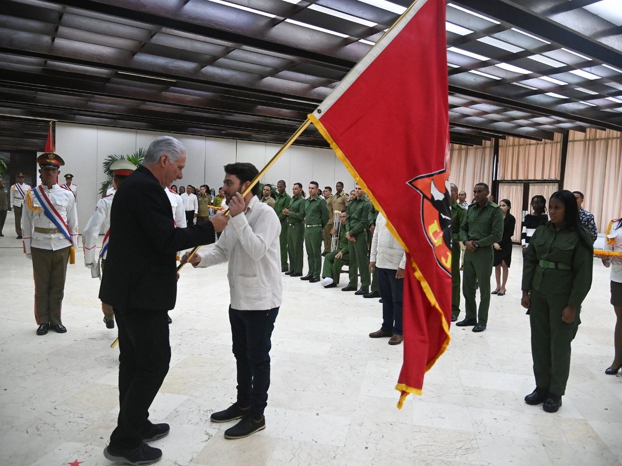 Acto Solemne de entrega de condecoraciones y reconocimientos a jóvenes con méritos sobresalientes de todo el país