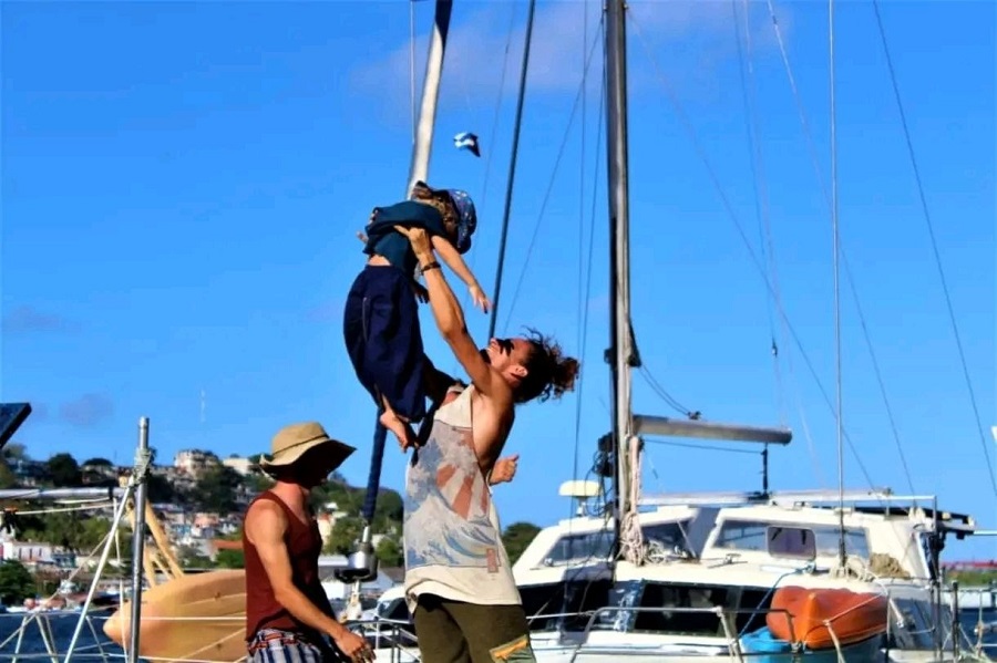 Celebra Díaz-Canel arribo de veleros del Convoy Nuestra América