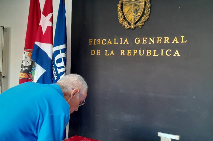 Fiscales cubanos firman por el mañana