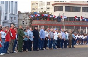 Participa Díaz-Canel en Parada Juvenil Antiimperialista “Aquí, con Fidel”