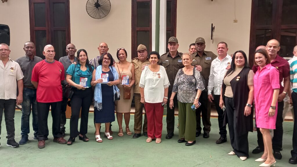 Reconocen a villaclareños que desde la ciencia y la industria empujan un país