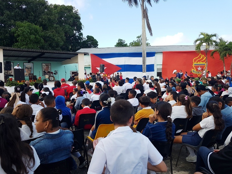 Pioneros y jóvenes camagüeyanos con la Revolución