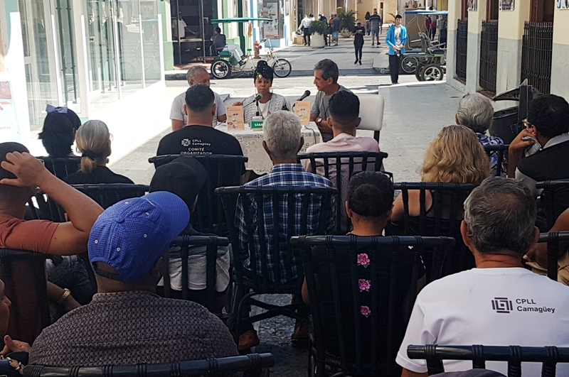 Presentan en Camagüey libro de recetas de dulces caseros, en décimas