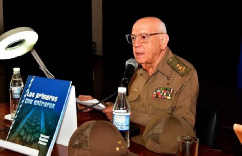 Presentan libro sobre la victoria contra la invasión por Playa Girón
