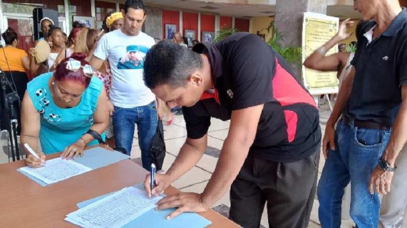 Santiagueros firman por Cuba