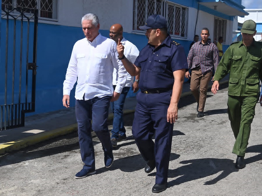 Visita Díaz-Canel Empresa Militar Industrial Granma