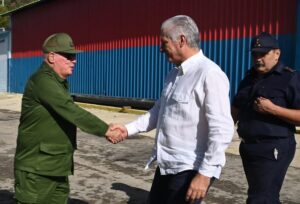 Visita Díaz-Canel Empresa Militar Industrial Granma