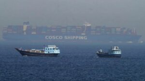 Irán autoriza paso por estrecho de Ormuz