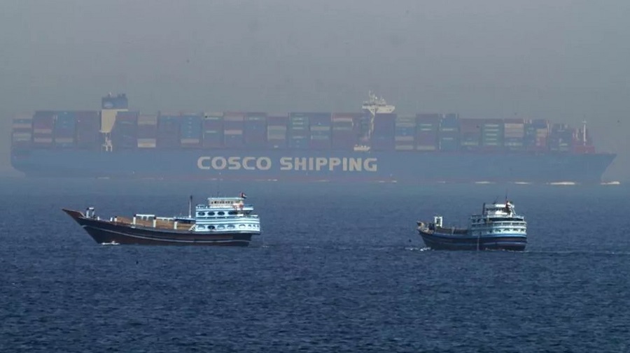 Irán autoriza paso por estrecho de Ormuz