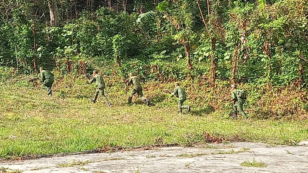 Ejercicios estratégicos de defensa en las montañas villaclareñas