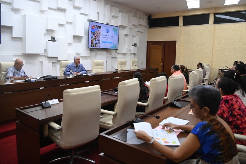 Díaz-Canel convoca a la Federación de Mujeres Cubanas a protagonizar la transformación de los barrios