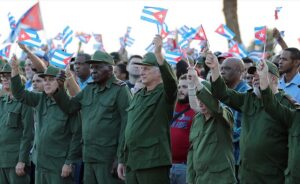 Díaz-Canel junto al pueblo en movilización de respaldo a Raúl
