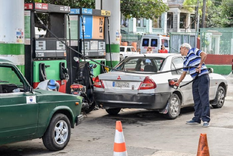 Reajustes a precios de la venta en dólares de los combustibles en Cuba