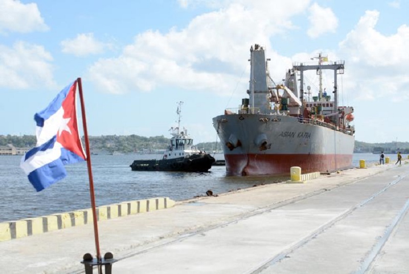 En Cuba barco con ayuda solidaria enviada por México y Uruguay