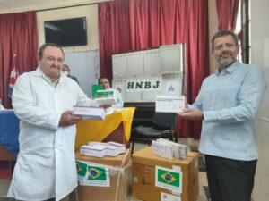 Entrega Brasil donativo de medicamentos antituberculosos a Cuba