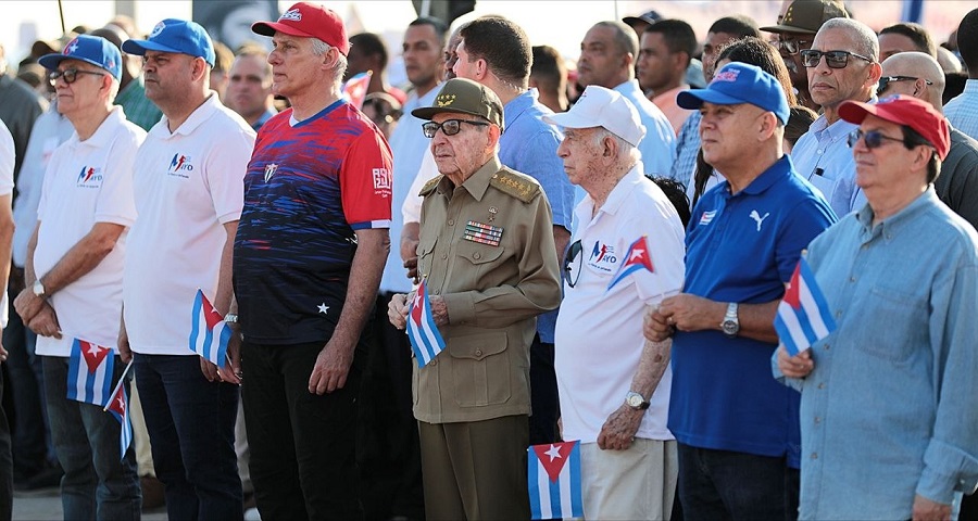 Raúl Castro presente en la Tribuna Antimperialista este Primero de Mayo
