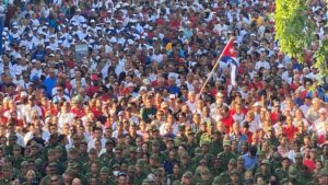 Más de 60 mil villaclareños reafirman desde el parque Vidal: «Raúl es Cuba»