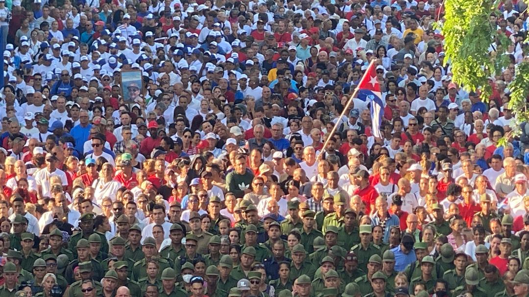 Más de 60 mil villaclareños reafirman desde el parque Vidal: «Raúl es Cuba»