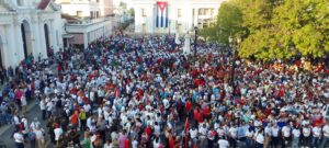 Cienfuegueros en tribuna de reafirmación revolucionaria Raúl es Raúl