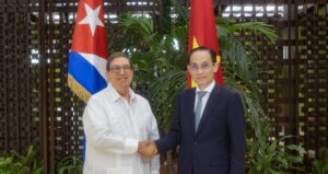Sostienen conversaciones oficiales Cancilleres de Vietnam y Cuba