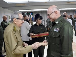 actos de ascensos y condecoraciones a oficiales del Minint
