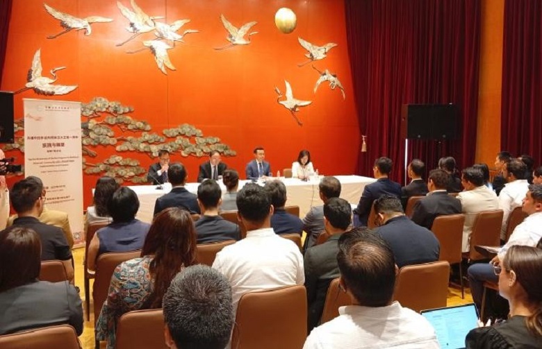China se opone a cualquier intervención o bloqueo externo contra Cuba