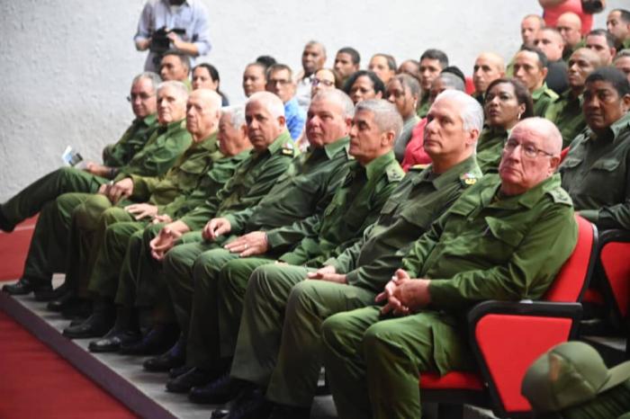 Envía General de Ejército Raúl Castro felicitación y reconocimiento por el aniversario 65 del Ejército Occidental