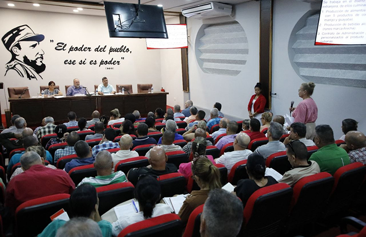 «Tenemos que desatar nuestras fuerzas productivas»